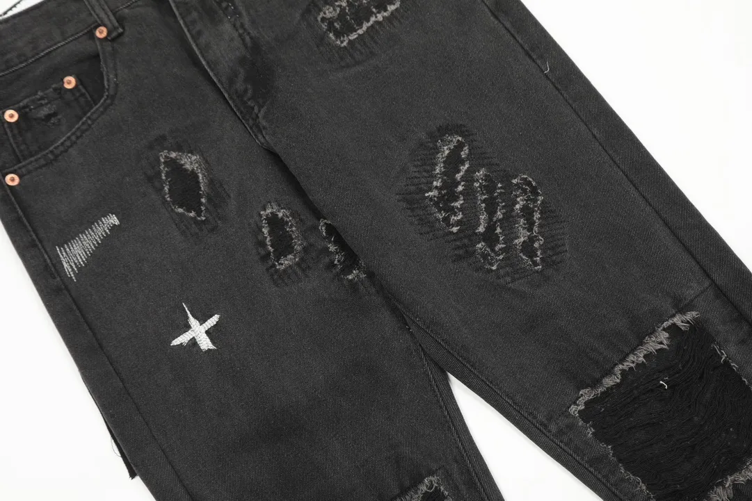 #8020 P246💰 GALLERY DEPT. Skull hand-stitched distressed distressed jeans - Original purchased and patterned to truly restore the ultimate vintage texture - Original hardware accessories, washed and other elevators, QR code analysis are all purchased from the original factory, high degree of restoration, you are welcome to compare with a certain product~ - Three-dimensional version Loose and comfortable, not picky about the figure, tall and slim, factory Seiko, original factory quality control, same style for men and women, can be matched with couples, versatile recommendation Essential jeans for all seasons Color: Distressed Black Size: S-XXL (28-36)